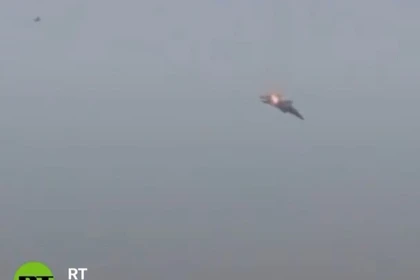 Máy bay quân sự Mỹ bốc cháy rơi ở Kuwait