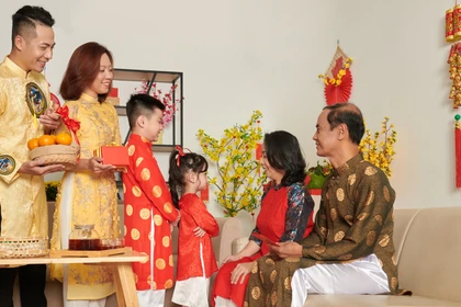 Từ bi kịch nhà Beckham đến chuyện giữ gìn nếp nhà Việt thời số hóa