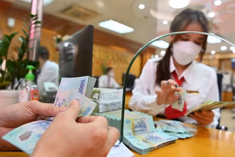 Vì sao lãi suất liên ngân hàng “hạ nhiệt” sau khi tăng vọt lên 12%?