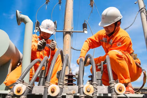 EVN trả hơn 45 tỷ đồng lãi vay mỗi ngày