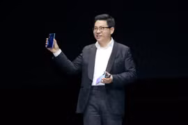 Dư Thừa Đông luôn là người trực tiếp giới thiệu sản phẩm mới của Huawei. Ảnh: Sohu.