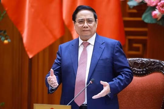 Thủ tướng: Xem xét bố trí ngân sách hỗ trợ bình ổn giá xăng dầu