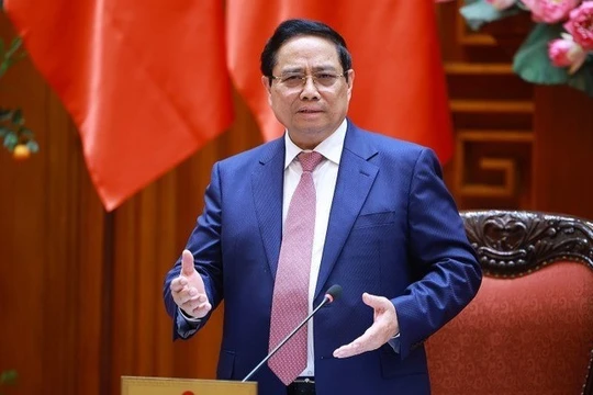 Thủ tướng: Xem xét bố trí ngân sách hỗ trợ bình ổn giá xăng dầu