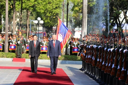 Lễ đón trọng thể Tổng bí thư Tô Lâm tại Lào