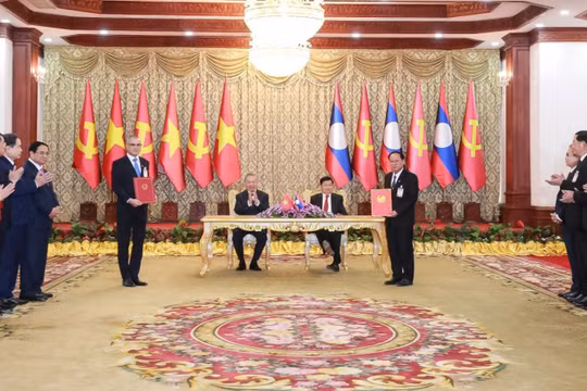 Tổng bí thư Tô Lâm và lãnh đạo Lào chứng kiến lễ trao văn kiện hợp tác