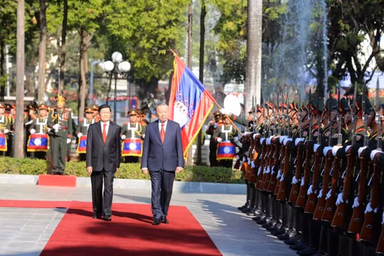 Lễ đón trọng thể Tổng bí thư Tô Lâm tại Lào