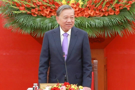 Tổng bí thư Tô Lâm: Phấn đấu mỗi phụ nữ quân đội là một gương sáng