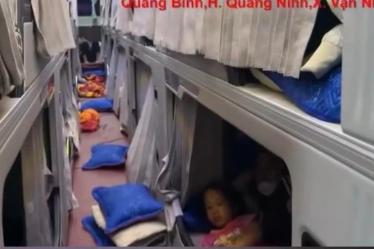 Nhồi nhét kinh hoàng, tài xế và chủ xe khách bị phạt 165 triệu đồng