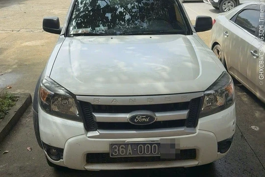 Từ clip người dân phản ánh, ô tô biển xanh "lộ" hàng loạt lỗi