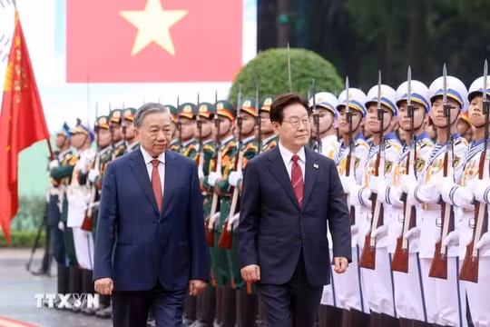 Việt Nam bắn 21 loạt đại bác chào mừng Tổng thống Hàn Quốc thăm cấp Nhà nước