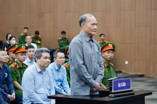 Nhận hơn 4,5 tỷ đồng, cựu Thứ trưởng Hoàng Văn Thắng bị đề nghị 4-5 năm tù