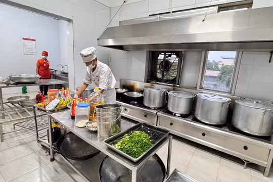 Sau vụ 300 tấn thịt lợn bẩn sẽ công khai toàn bộ đơn vị cung cấp thực phẩm cho trường học