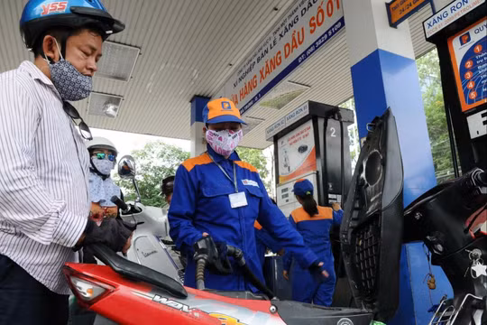 Nhập khẩu 3,2 triệu m³ xăng dầu, đủ cho nguồn cung trong nước đến hết tháng 4