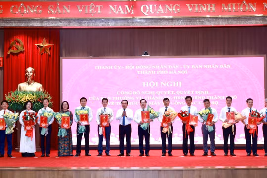 Hà Nội điều động, bổ nhiệm loạt cán bộ sau khi sắp xếp các sở