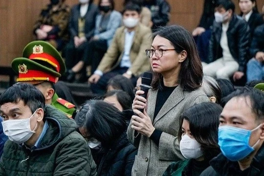 Cựu cục trưởng An toàn thực phẩm bật khóc khi bị tòa tuyên án