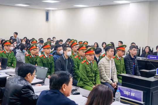 Các bị cáo tại phiên tòa. Ảnh: P.A.