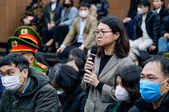 Cựu cục trưởng An toàn thực phẩm bật khóc khi bị tòa tuyên án