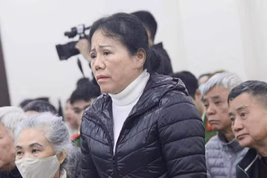 Gửi số tài khoản nhận tiền, cựu giám đốc bệnh viện vẫn khai “không câu nệ quà”