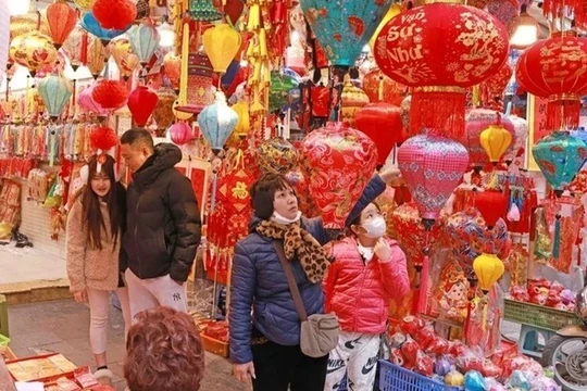 Thủ tướng: Không để ai thiếu Tết, doanh nghiệp phải trả đủ lương thưởng