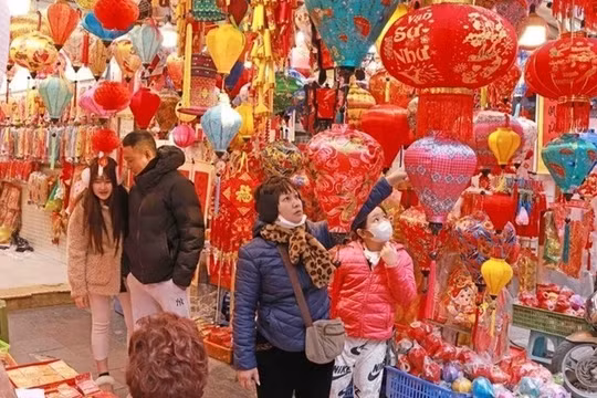 Thủ tướng: Không để ai thiếu Tết, doanh nghiệp phải trả đủ lương thưởng