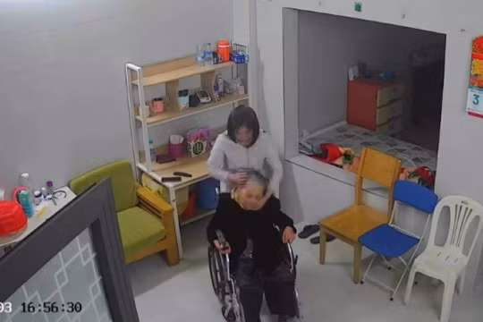 Cụ bà 90 tuổi ở Hà Nội bị giúp việc bạo hành, công an nói gì?