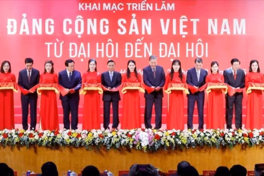 Tổng bí thư Tô Lâm dự khai mạc triển lãm Đảng Cộng sản Việt Nam từ Đại hội đến Đại hội