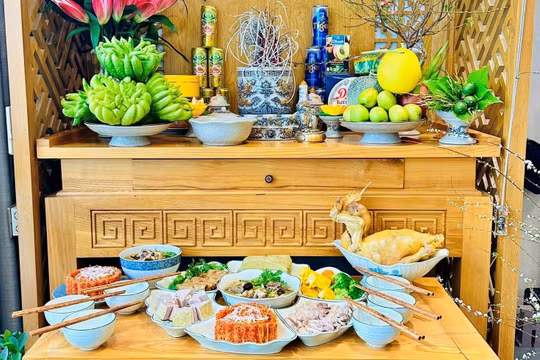 Mâm cúng giao thừa trong nhà. Ảnh: Vietnamnet.