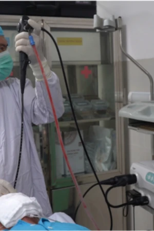 Rùng mình phát hiện răng giả mắc kẹt hơn 20 năm trong phổi người đàn ông 50 tuổi