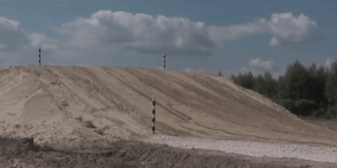 Video đua tốc độ, bọc thép “Tàu nhái” thua đứt xe Nga