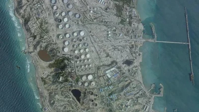 Ảnh vệ tinh chụp một kho chứa dầu tại đảo Kharg, Iran ngày 25/2. Ảnh: Reuters.