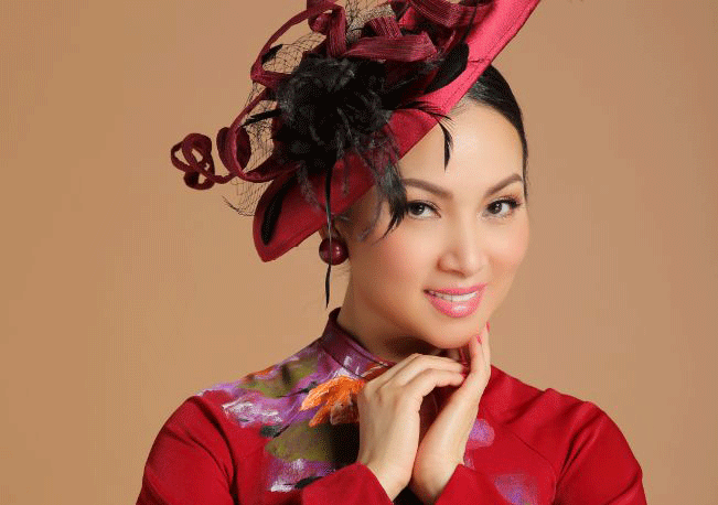 Hà Phương là em gái của ca sĩ Cẩm Ly và là chị gái của ca sĩ Minh Tuyết