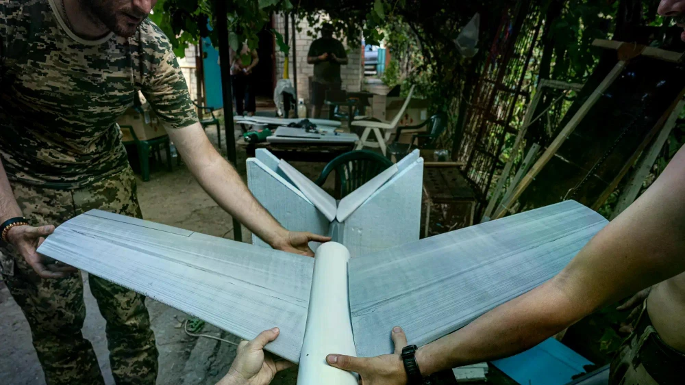 Binh sĩ Ukraine đang sử dụng công nghệ in 3D để chế tạo thân drone, linh kiện và bom; đây là mô hình đang thu hút sự chú ý của Vương quốc Anh. Ảnh: Getty.