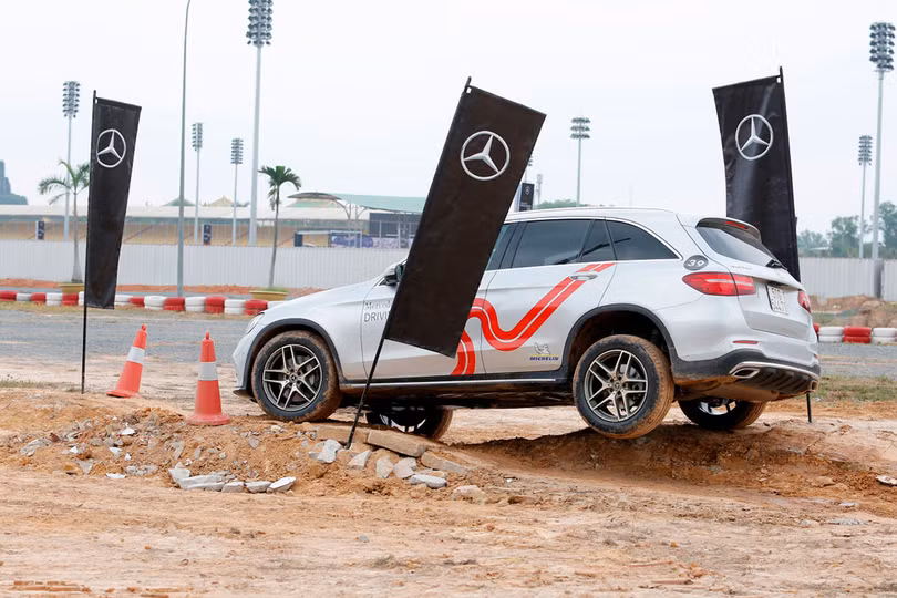 Học viện lái xe an toàn Mercedes-Benz 2018 có gì mới? ảnh 13