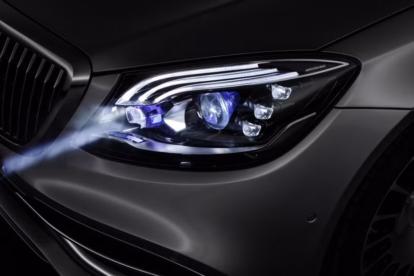 Tới đây, xe Mercedes-Benz sẽ hiển thị cả hình ảnh trên mặt đường ảnh 3