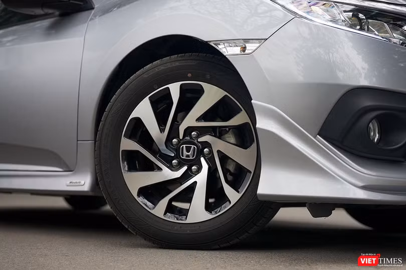 Honda Civic 1.8 E 2018 có xứng với mức giá 758 triệu đồng? ảnh 10