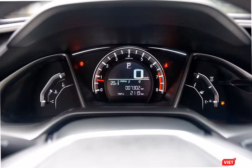 Honda Civic 1.8 E 2018 có xứng với mức giá 758 triệu đồng? ảnh 4