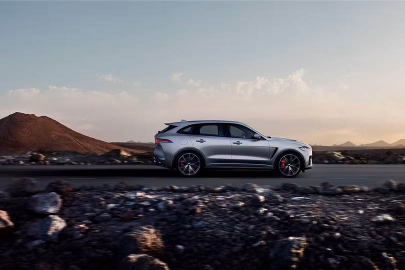 Jaguar trình làng F-PACE SVR, thách thức Porsche Cayenne S ảnh 5