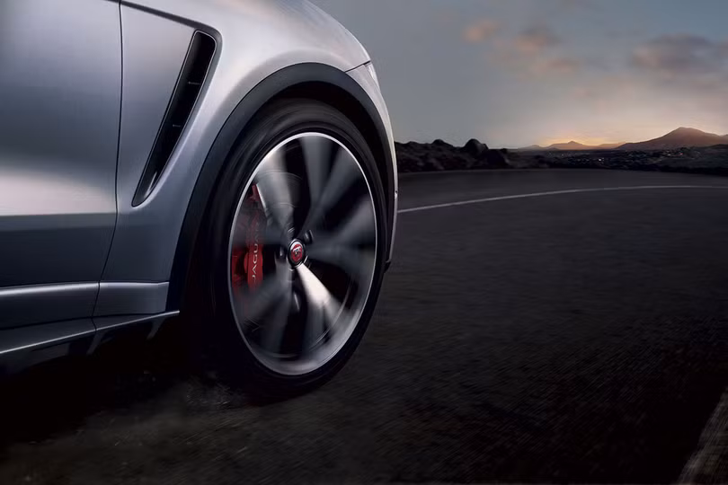 Jaguar trình làng F-PACE SVR, thách thức Porsche Cayenne S ảnh 7