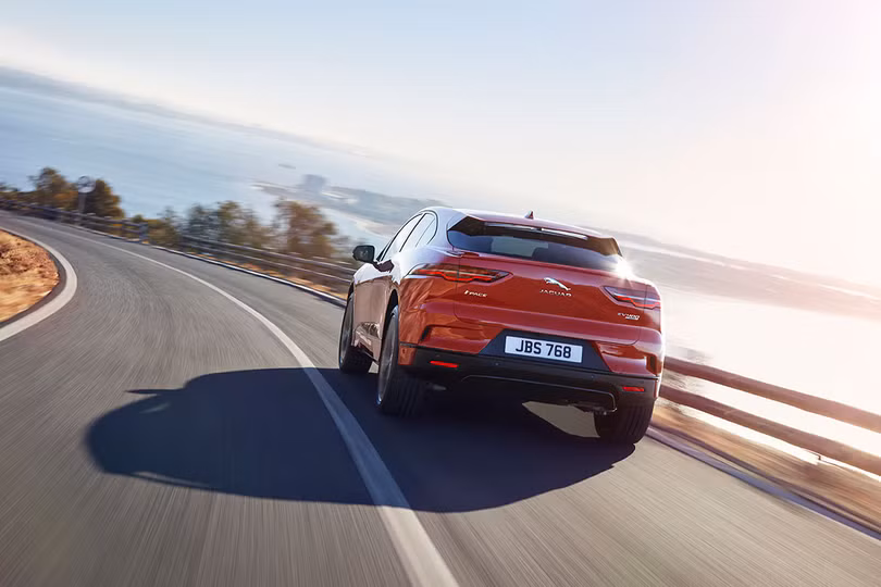 Jaguar I-PACE 2019: Quyết đấu đầu với đối thủ Tesla ảnh 11