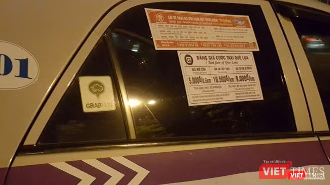 Một xe của hãng Taxi Quê Lụa 
