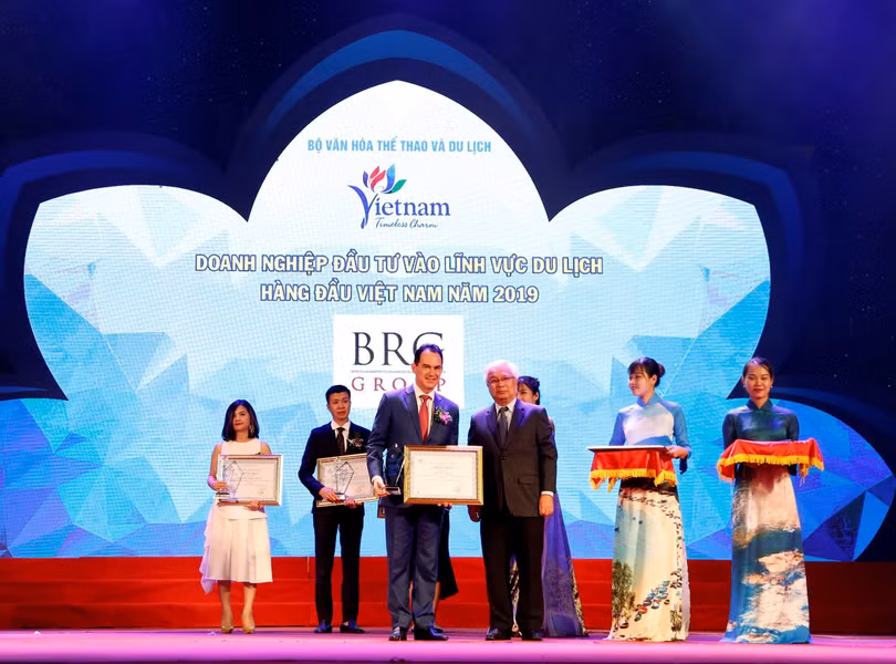 Ông Christopher Lajus nhận giải doanh nghiệp đầu tư vào lĩnh vực du lịch Hàng đầu Việt Nam 2019