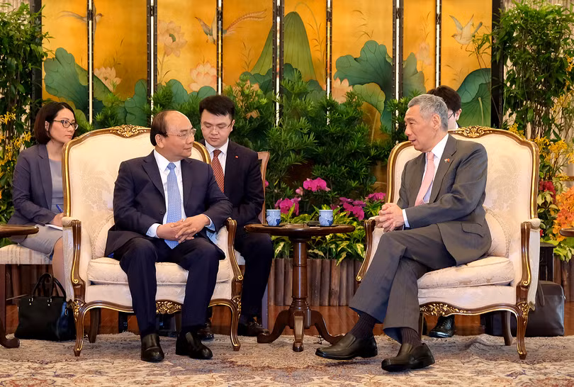 Thủ tướng Nguyễn Xuân Phúc hội đàm với Thủ tướng Singapore Lý Hiển Long. Ảnh: VGP