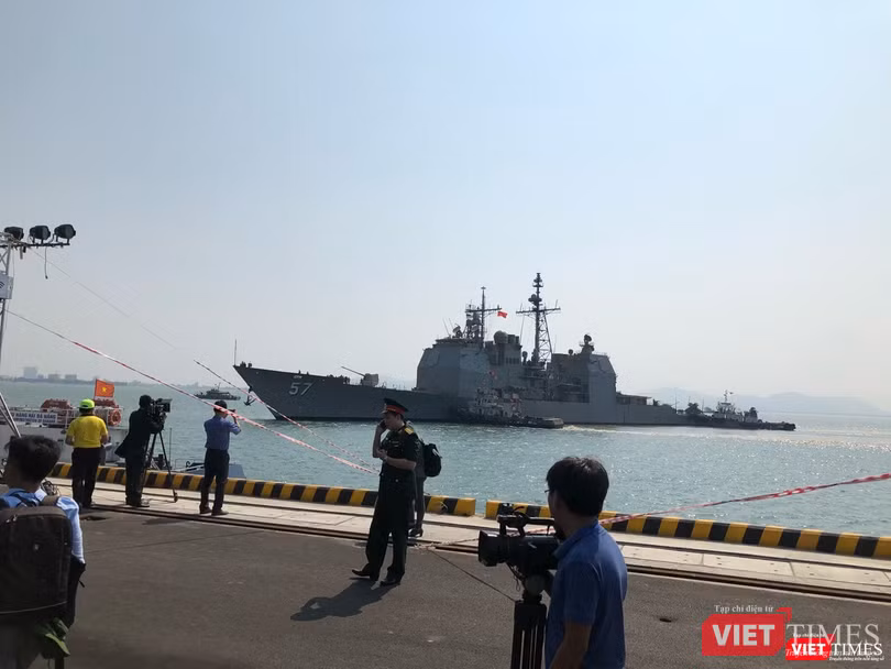 Chiêm ngưỡng tàu sân bay Mỹ USS Carl Vinson đang neo đậu ở Cảng Tiên Sa ảnh 8