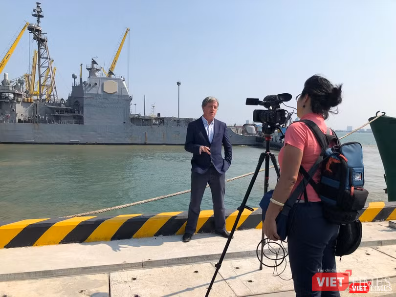 Chiêm ngưỡng tàu sân bay Mỹ USS Carl Vinson đang neo đậu ở Cảng Tiên Sa ảnh 10