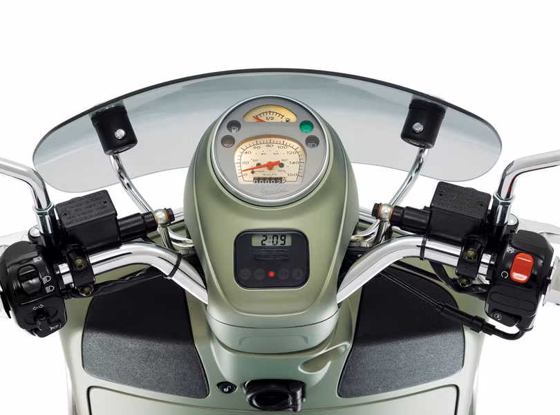 Phiên bản Vespa Sei Giorni 199 triệu đồng có gì đặc biệt? ảnh 3 Phiên bản Vespa Sei Giorni 199 triệu đồng có gì đặc biệt? ảnh 3