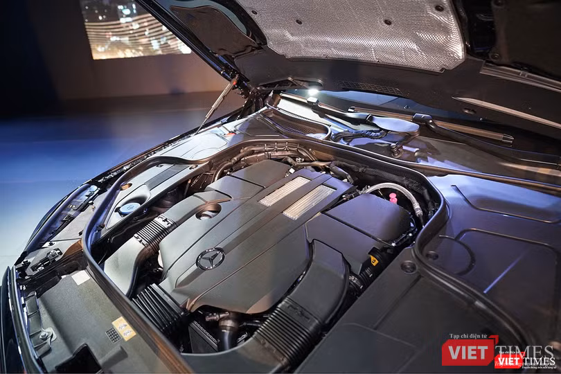 Động cơ vẫn là V-6 3.0L nhưng công suất và momen xoắn đều đã tăng thêm