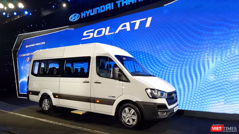 Không gian nội thất của Hyundai Solati được đánh giá là rộng rãi và thoải mái bậc nhất phân khúc 16 chỗ.