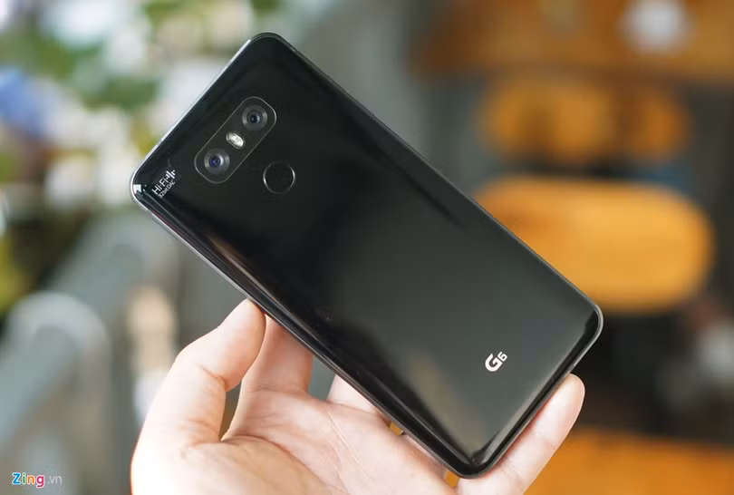 Lên kệ trước những siêu phẩm như Galaxy S8 hay Sony Xperia XZ Premium, G6 có lợi thế nhất định trong cuộc đua ở nhóm cao cấp năm nay. Mức giá ban đầu của máy còn cao. Tuy nhiên, thông lệ thị trường cho thấy giá máy sẽ giảm nhanh sau khi nguồn hàng ổn định.