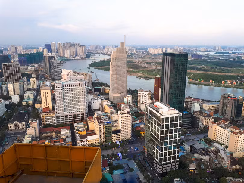 Nhờ sở hữu khẩu độ lớn f/1.9, camera của Galaxy A 2017 dễ dàng ghi lại chi tiết mọi cảnh vât. Bên cạnh đó, tăng khả năng làm mờ hậu cảnh, tạo chiều sâu cho bức ảnh chụp thành phố từ trên cao. - Ảnh: Phạm An Dương