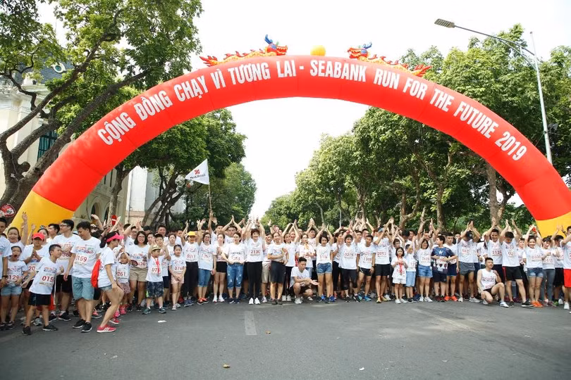 Gần 2300 người tham gia "SeABank Run For The Future 2019" tại Hà Nội Gần 2300 người tham gia